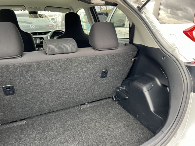 TOYOTA VITZ 2020 Image 31