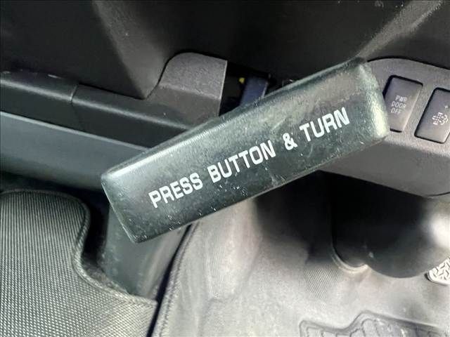 TOYOTA HIACE VAN 4WD 2017 Image 31