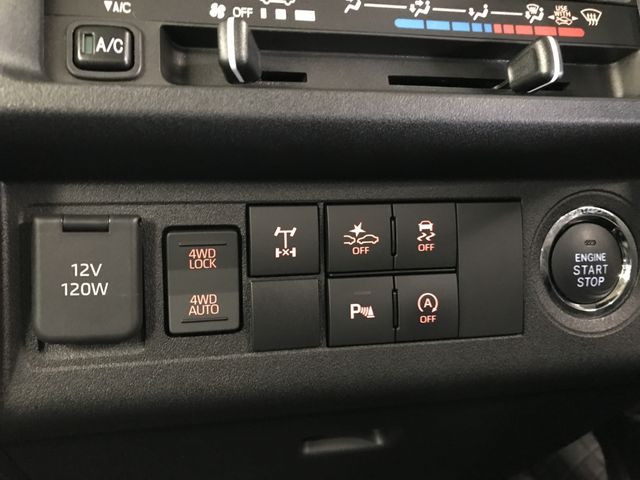 DAIHATSU HIJET TRUCK 4WD 2022 Image 31