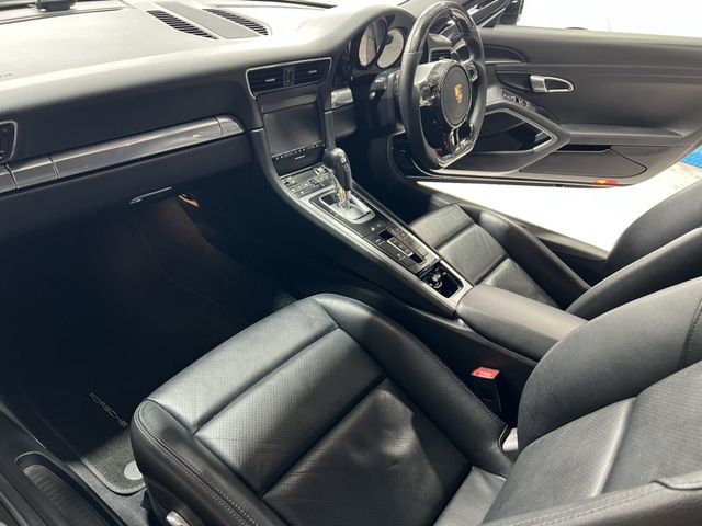 PORSCHE 911 2013 Image 31