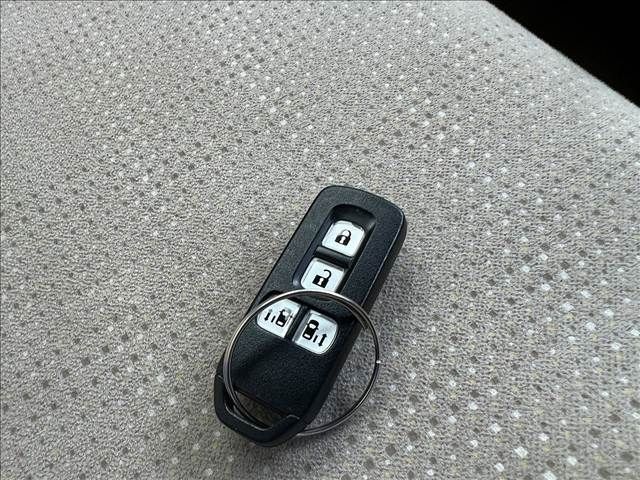 HONDA N BOX 2015 Image 31