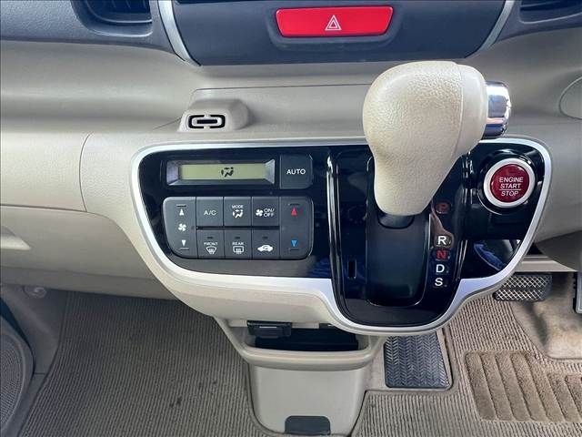 HONDA N BOX 2015 Image 31