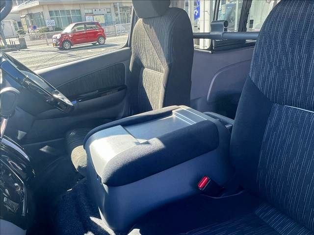 NISSAN NV350 CARAVAN 4WD 2017 Image 31