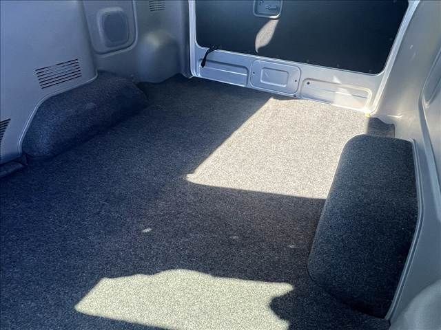 NISSAN NV350 CARAVAN 4WD 2017 Image 31