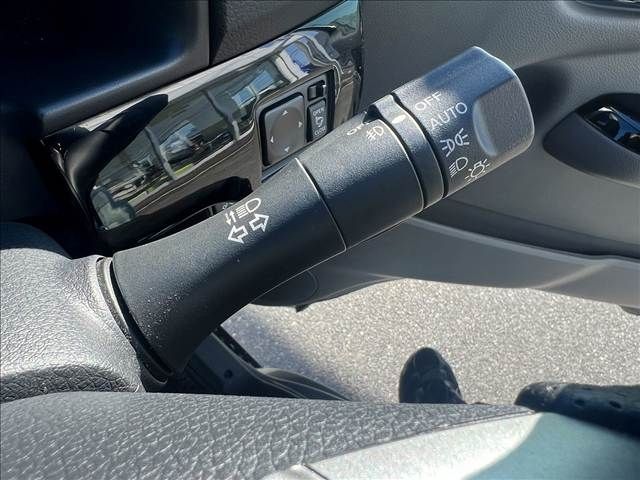 NISSAN NV350 CARAVAN 4WD 2017 Image 31