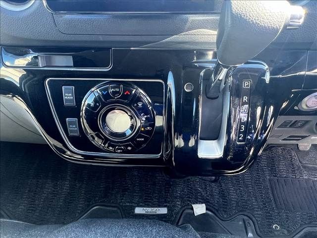 NISSAN NV350 CARAVAN 4WD 2017 Image 31