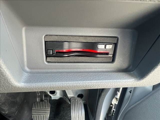 NISSAN NV350 CARAVAN 4WD 2017 Image 31