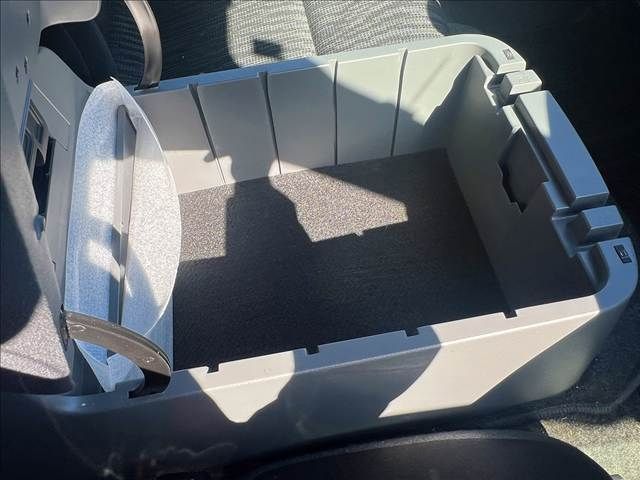 NISSAN NV350 CARAVAN 4WD 2017 Image 31