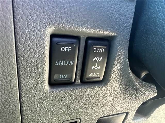 NISSAN NV350 CARAVAN 4WD 2017 Image 31