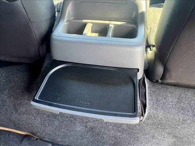 NISSAN NV350 CARAVAN 4WD 2017 Image 31