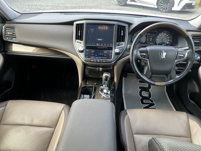 TOYOTA CROWN MAJESTA HYBRID 2017 Image 31