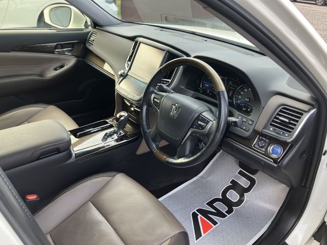 TOYOTA CROWN MAJESTA HYBRID 2017 Image 31