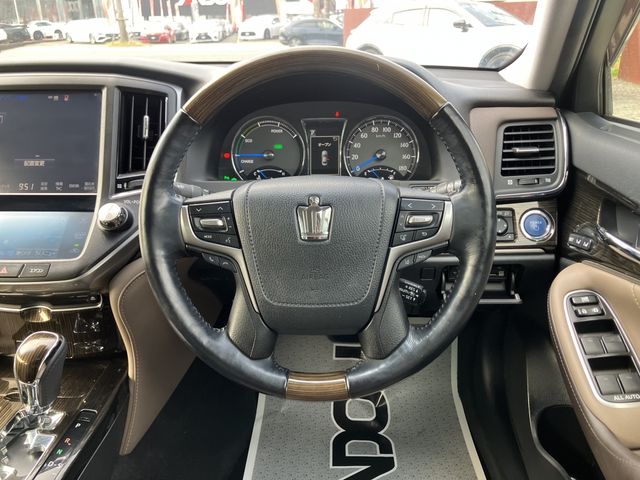 TOYOTA CROWN MAJESTA HYBRID 2017 Image 31