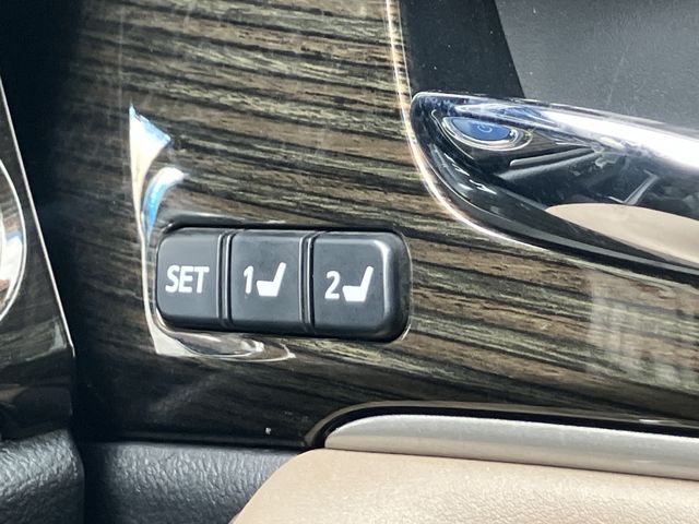 TOYOTA CROWN MAJESTA HYBRID 2017 Image 31