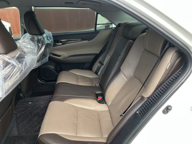 TOYOTA CROWN MAJESTA HYBRID 2017 Image 31