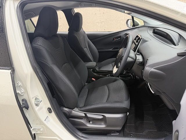 TOYOTA PRIUS 2018 Image 31