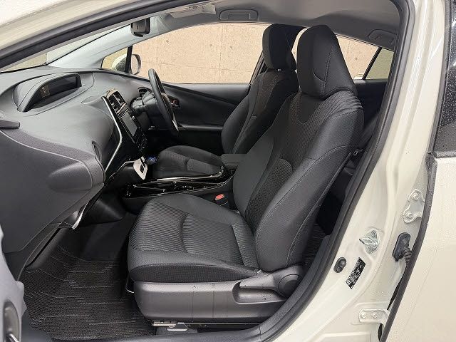 TOYOTA PRIUS 2018 Image 31