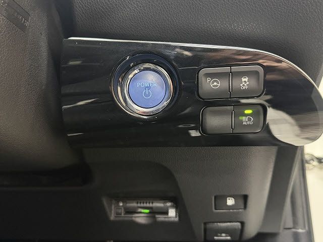 TOYOTA PRIUS 2018 Image 31