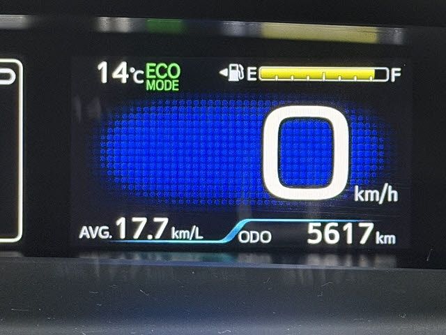 TOYOTA PRIUS 2018 Image 31