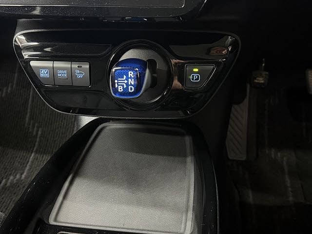 TOYOTA PRIUS 2019 Image 31