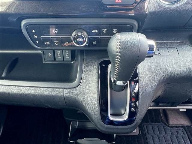 HONDA N BOX CUSTOM 2020 Image 31