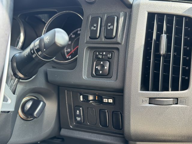 MITSUBISHI DELICA D:5 2WD 2012 Image 31