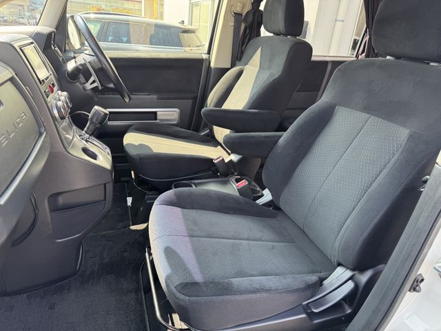 MITSUBISHI DELICA D:5 2WD 2012 Image 31