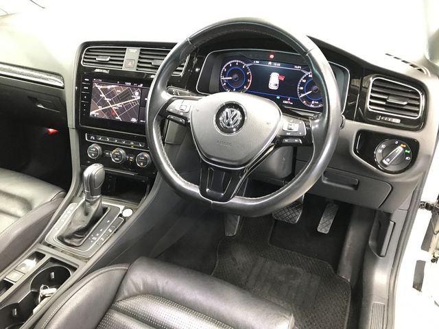 VOLKSWAGEN GOLF 2019 Image 31