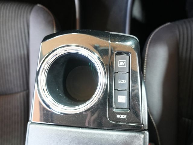 TOYOTA PRIUS ALPHA 2016 Image 31