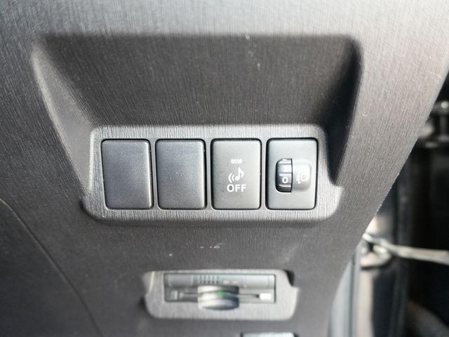 TOYOTA PRIUS ALPHA 2016 Image 31