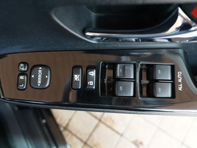 TOYOTA PRIUS ALPHA 2016 Image 31