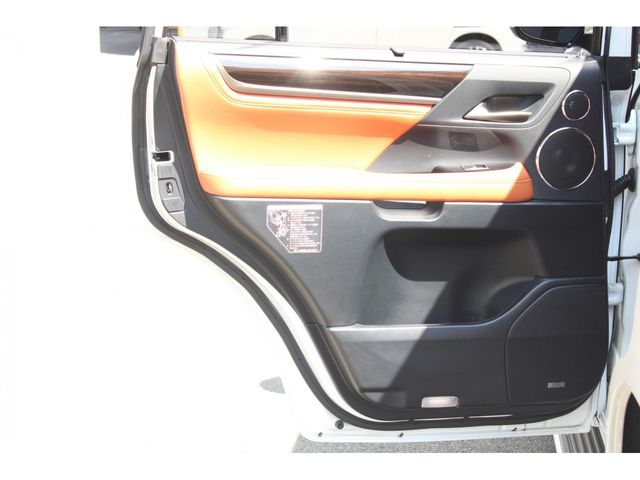 TOYOTA LEXUS LX570 AWD 2015 Image 31