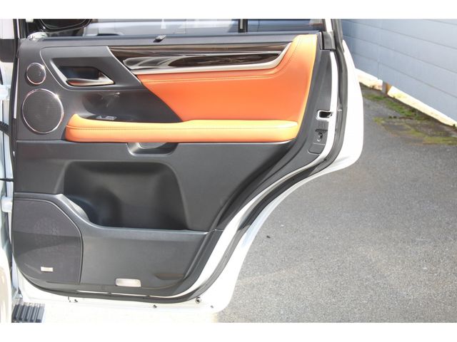 TOYOTA LEXUS LX570 AWD 2015 Image 31