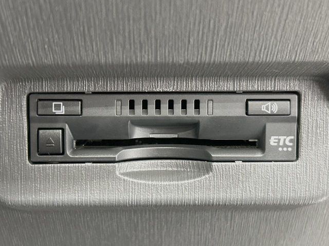 TOYOTA PRIUS ALPHA 2013 Image 31