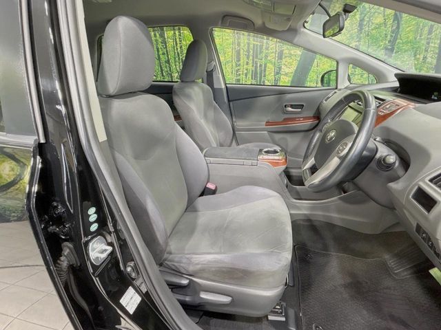 TOYOTA PRIUS ALPHA 2013 Image 31