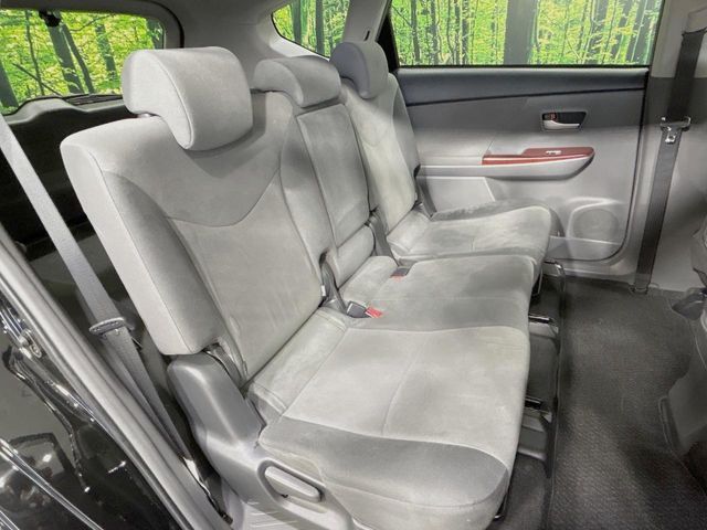 TOYOTA PRIUS ALPHA 2013 Image 31