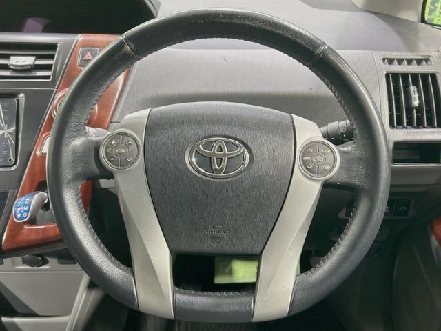 TOYOTA PRIUS ALPHA 2013 Image 31