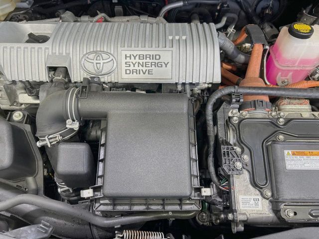 TOYOTA PRIUS ALPHA 2013 Image 31