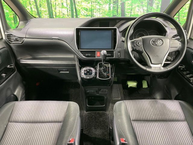 TOYOTA VOXY 2017 Image 31