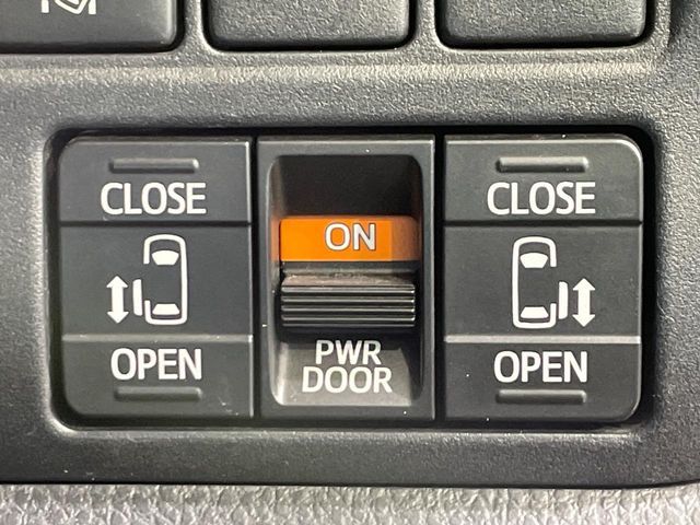 TOYOTA VOXY 2017 Image 31