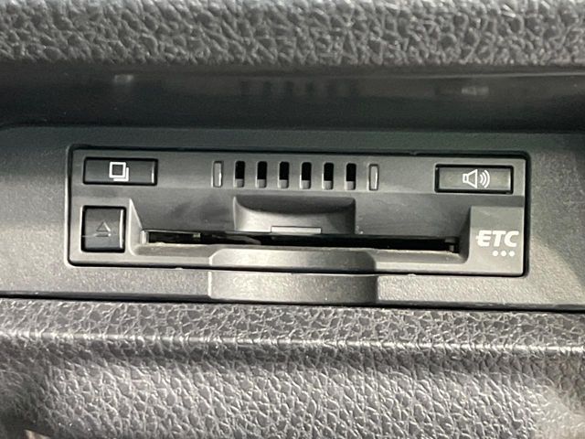 TOYOTA VOXY 2017 Image 31