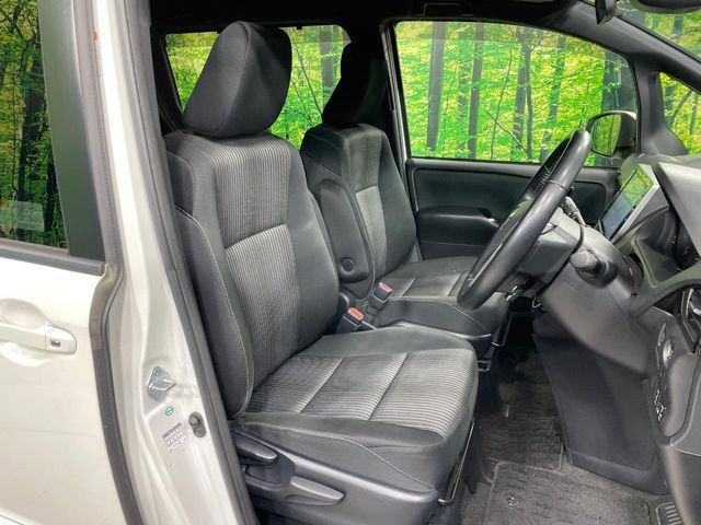 TOYOTA VOXY 2017 Image 31