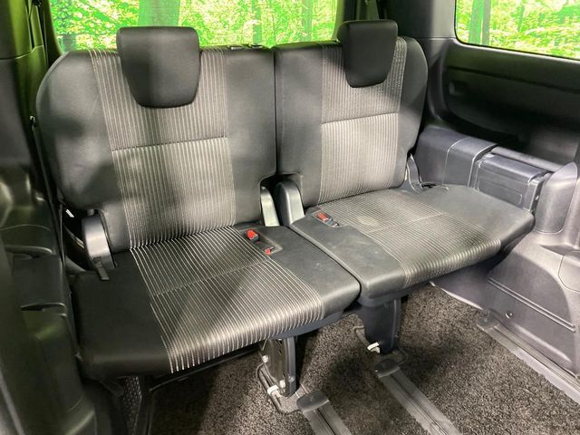 TOYOTA VOXY 2017 Image 31