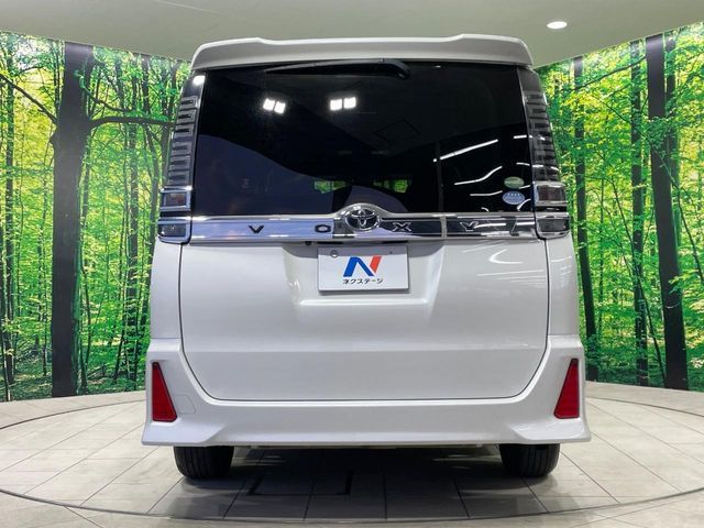 TOYOTA VOXY 2017 Image 31