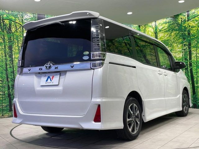 TOYOTA VOXY 2017 Image 31