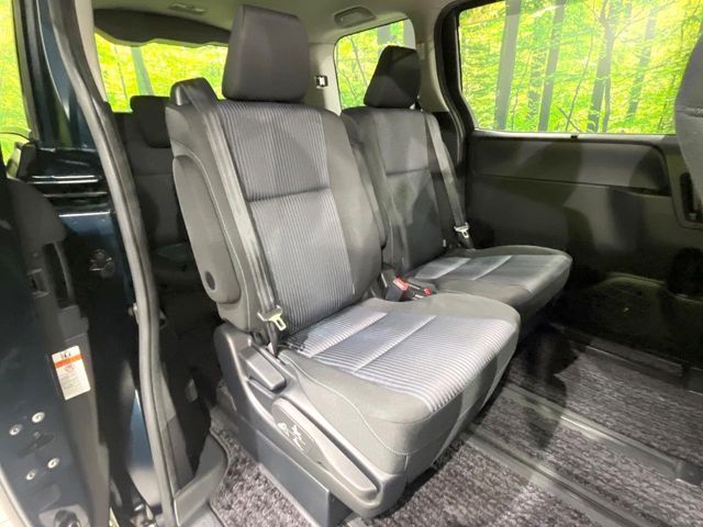 TOYOTA VOXY 2016 Image 31