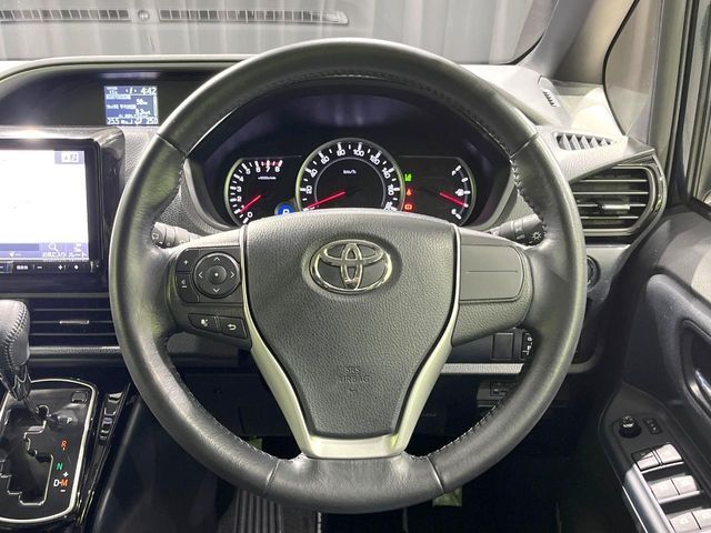 TOYOTA VOXY 2016 Image 31