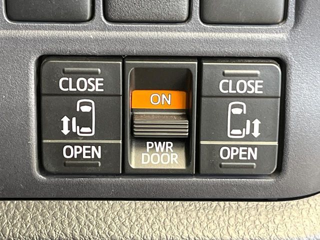 TOYOTA NOAH HYBRID 2015 Image 31