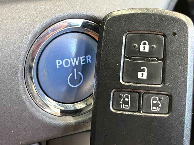 TOYOTA NOAH HYBRID 2015 Image 31