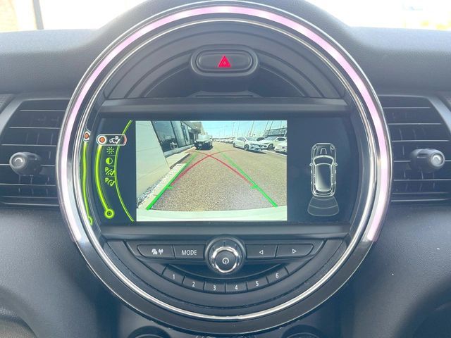 BMW MINI COOPER D 5D 2017 Image 31